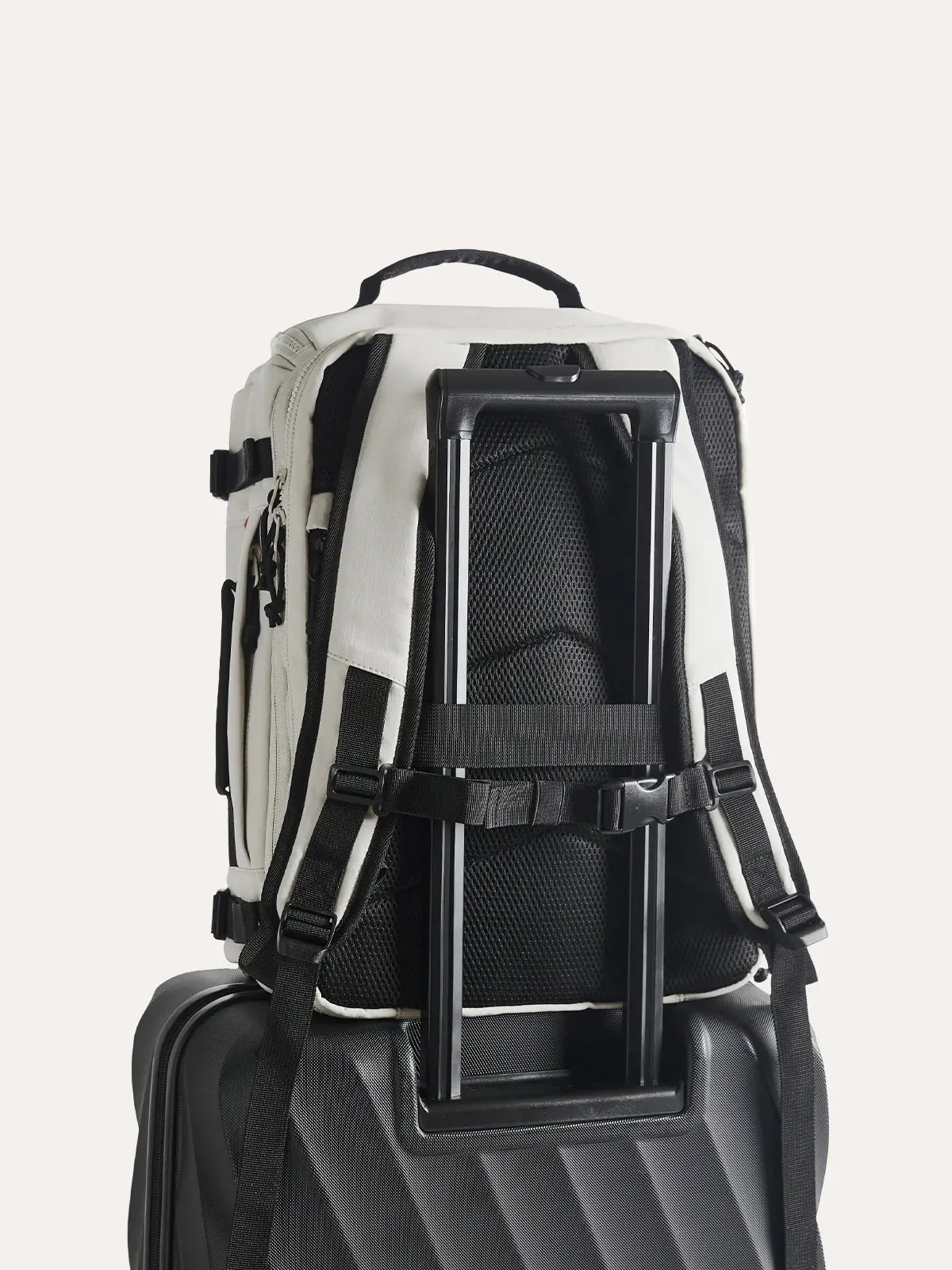 Blast 38L Mesh Travel Backpack - Image 5